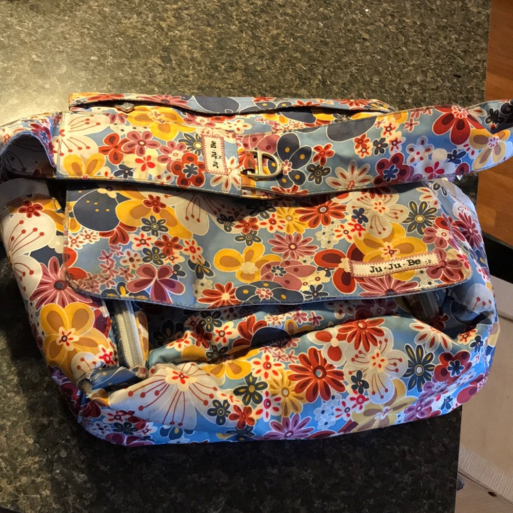 Messenger style JuJuBe diaper bag